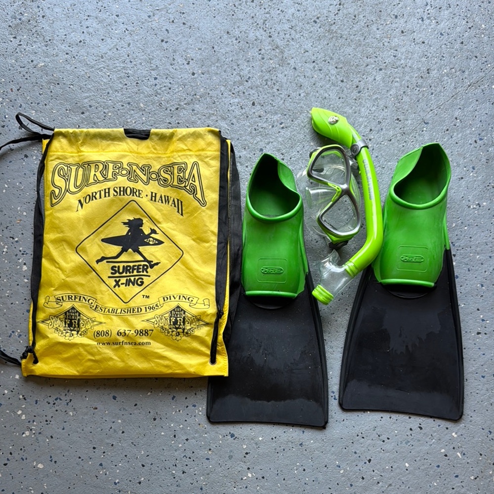 Green and Black Snorkeling Set with Bag from Hawaii